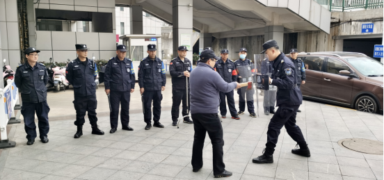 強化保安隊伍訓練 提升保衛(wèi)應急處置能力——潤州保安公司開展領誠廣場保安隊員防爆器械技能專項培訓