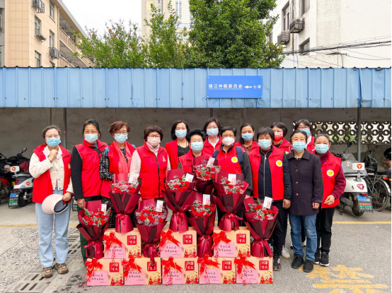 感恩母親節(jié)，慈善慰問(wèn)行|潤(rùn)馨物業(yè)慈善小隊(duì)開(kāi)展  母親節(jié)慈善慰問(wèn)活動(dòng)