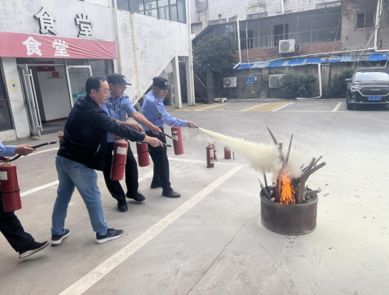 潤州保安公司組織開展各駐點保安隊員 消防演練培訓(xùn)